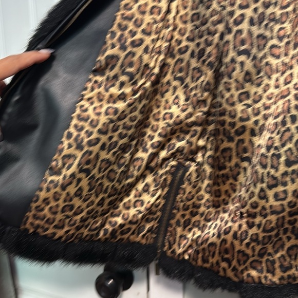 Regent Park | Black Teddy faux fur Jacket with Leopard Print interior - Picture 3 of 7